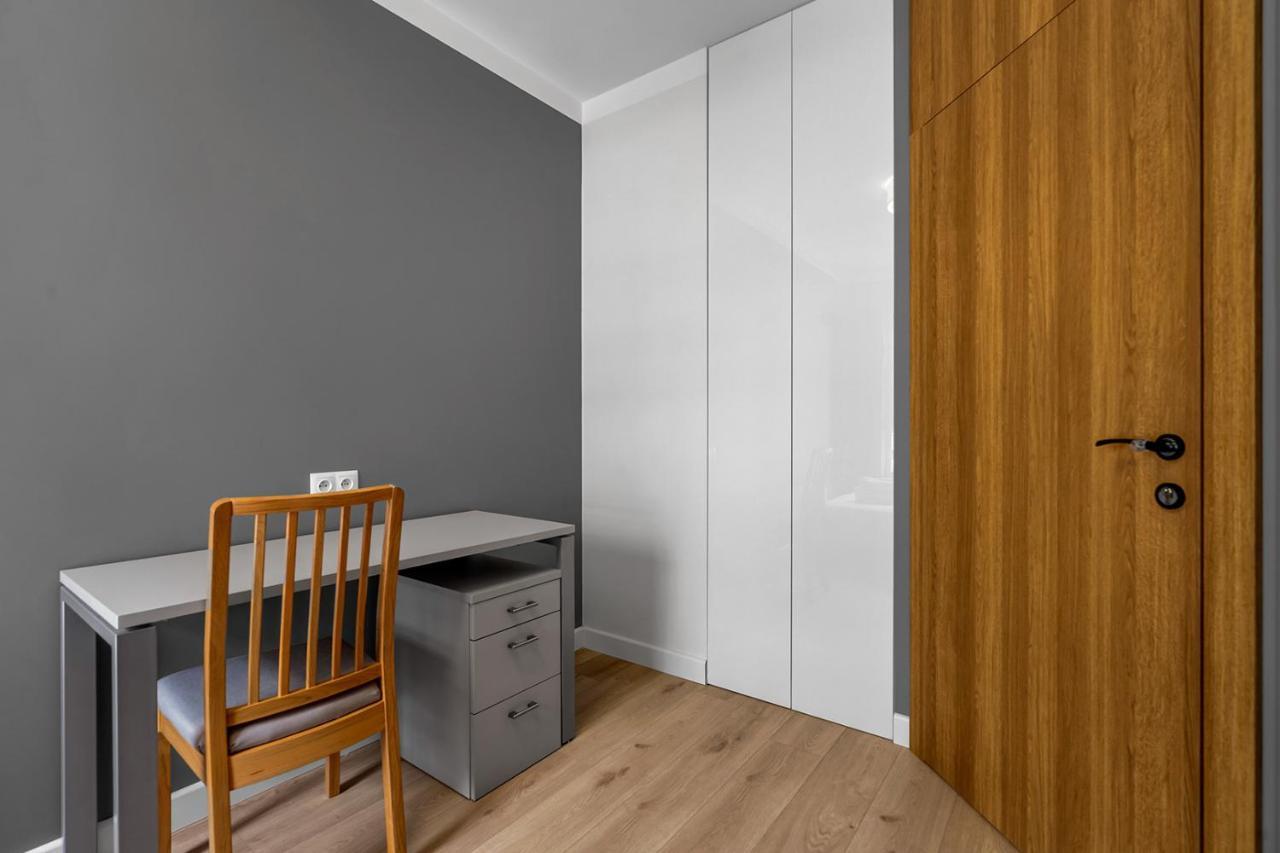 Lotnisko Chopina Modern Apartment Варшава Екстер'єр фото