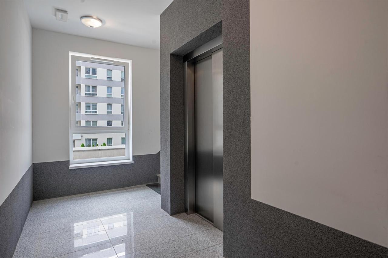 Lotnisko Chopina Modern Apartment Варшава Екстер'єр фото